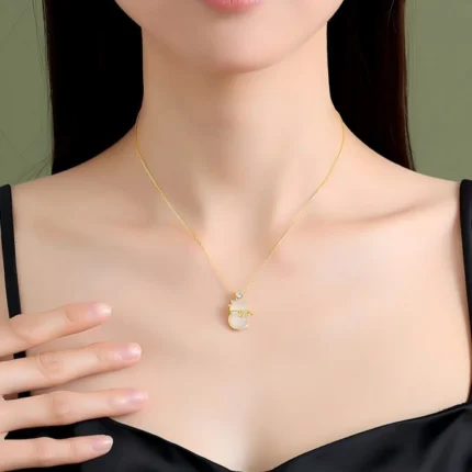  Minimalist gold silver cat shaped white agate necklace