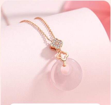 "Front view of 15mm rose quartz peace buckle necklace with S925 silver four-leaf clover setting on neutra