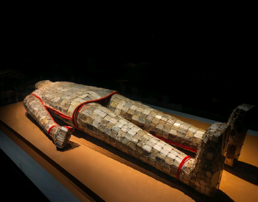 Ancient Chinese jade artifact, jade cong ritual object, museum quality nephrite, Shang dynasty jade